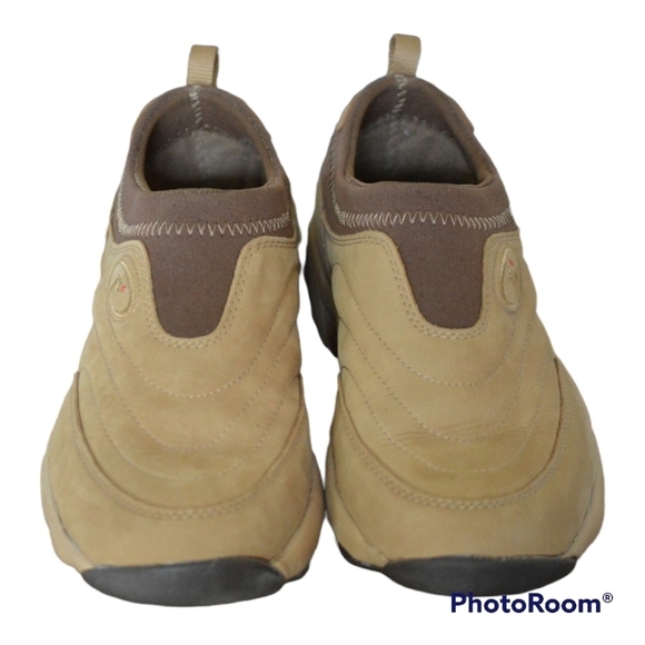 Propet Women's Wash N Wear Slip On Moccasin Walking Shoe 7 1/2 W - Picture 2 of 4